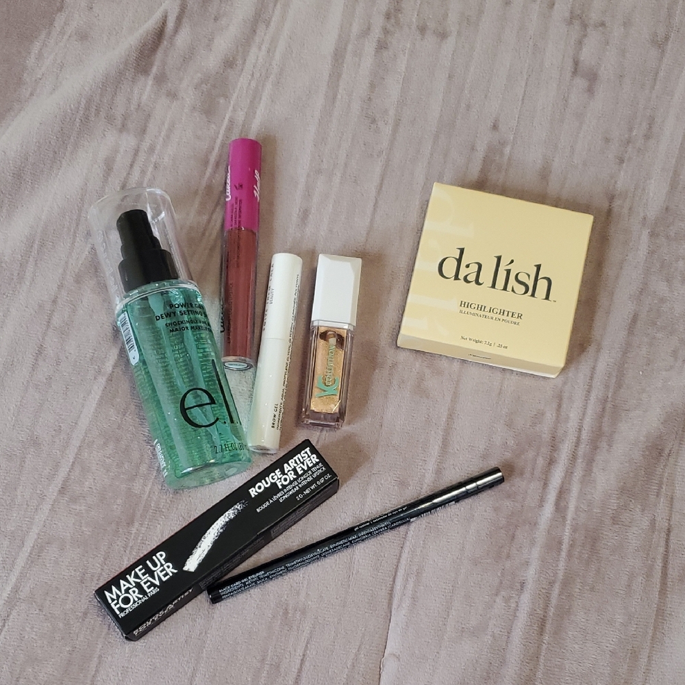 Makeup Bundle. Lipstick Highlighter Setting Spray.